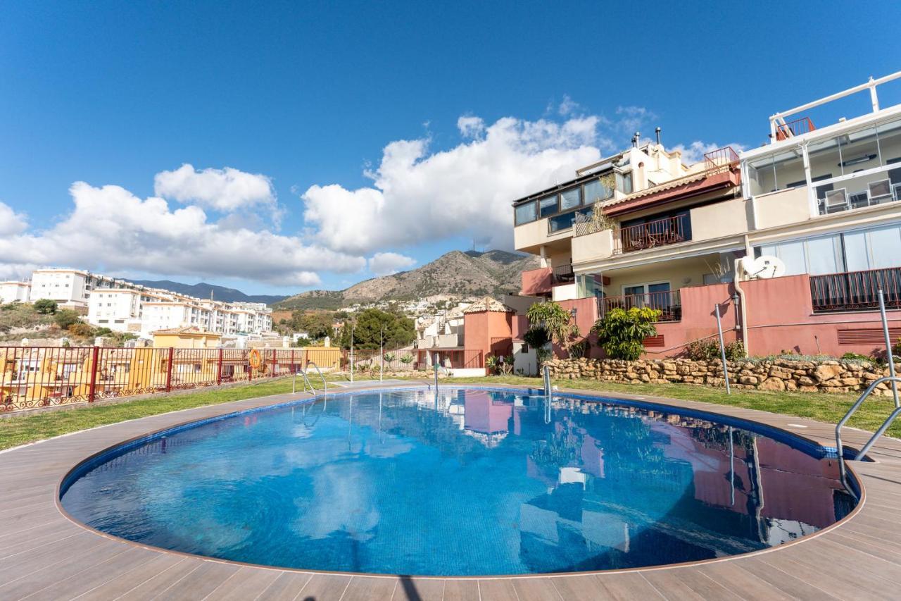 Beachside Retreat With Private Terrace 베날마데나코스타 외부 사진