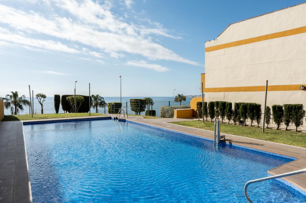 Beachside Retreat With Private Terrace 베날마데나코스타 외부 사진