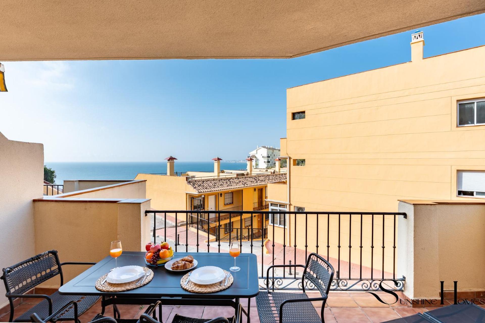 Beachside Retreat With Private Terrace 베날마데나코스타 외부 사진