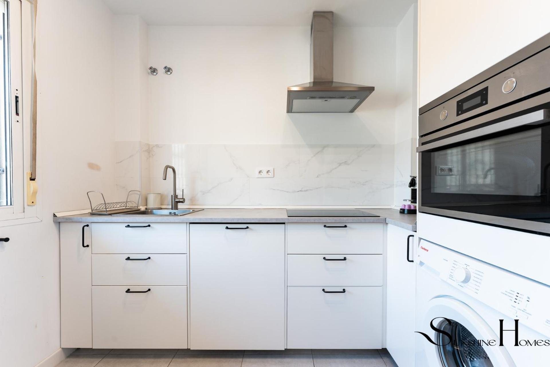 Beachside Retreat With Private Terrace 베날마데나코스타 외부 사진