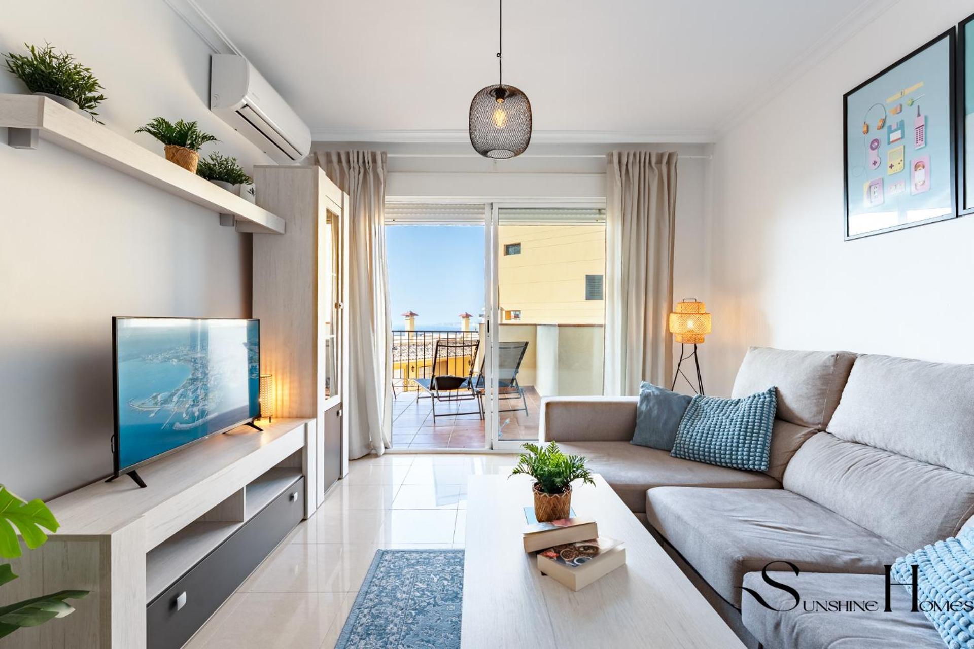 Beachside Retreat With Private Terrace 베날마데나코스타 외부 사진