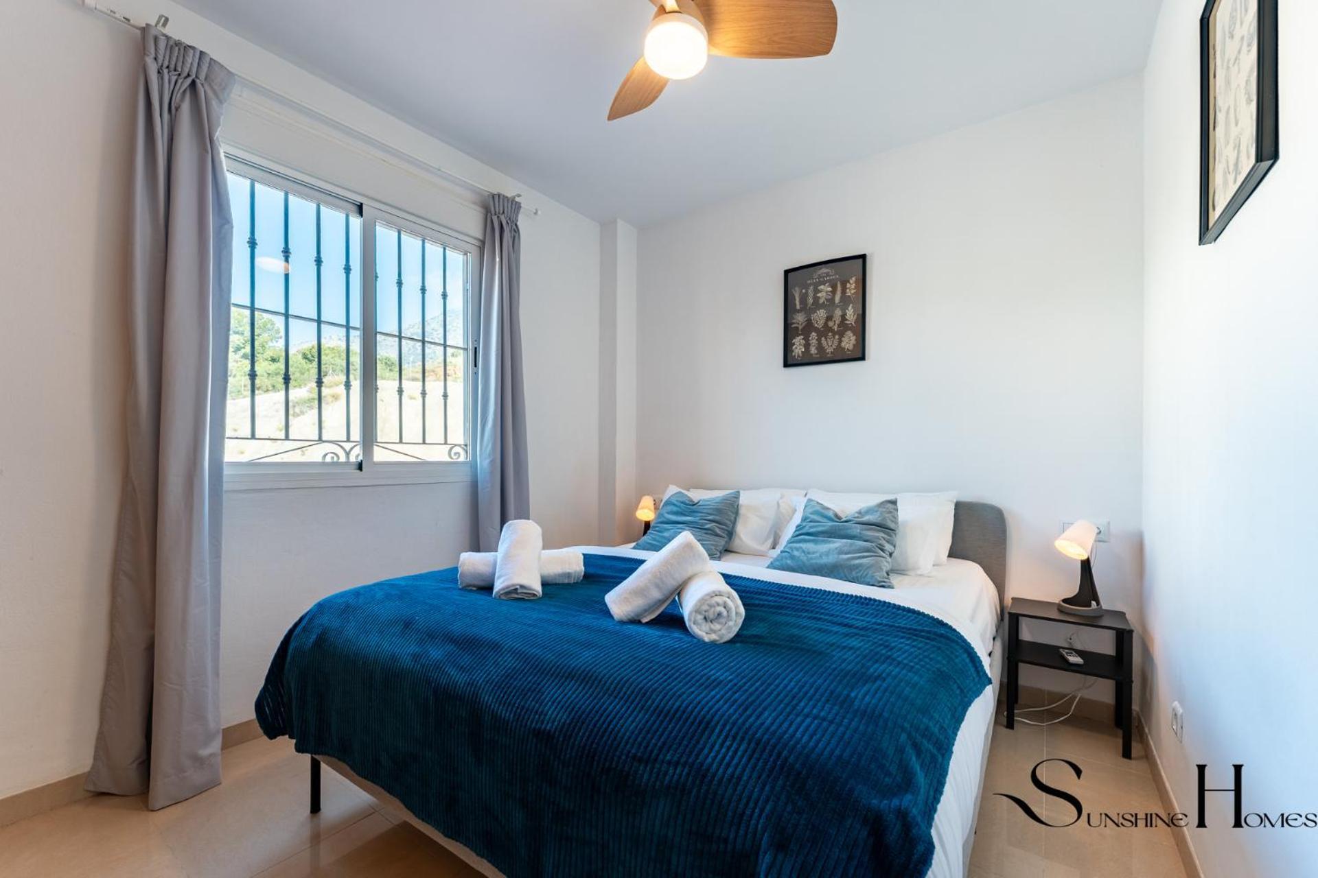 Beachside Retreat With Private Terrace 베날마데나코스타 외부 사진