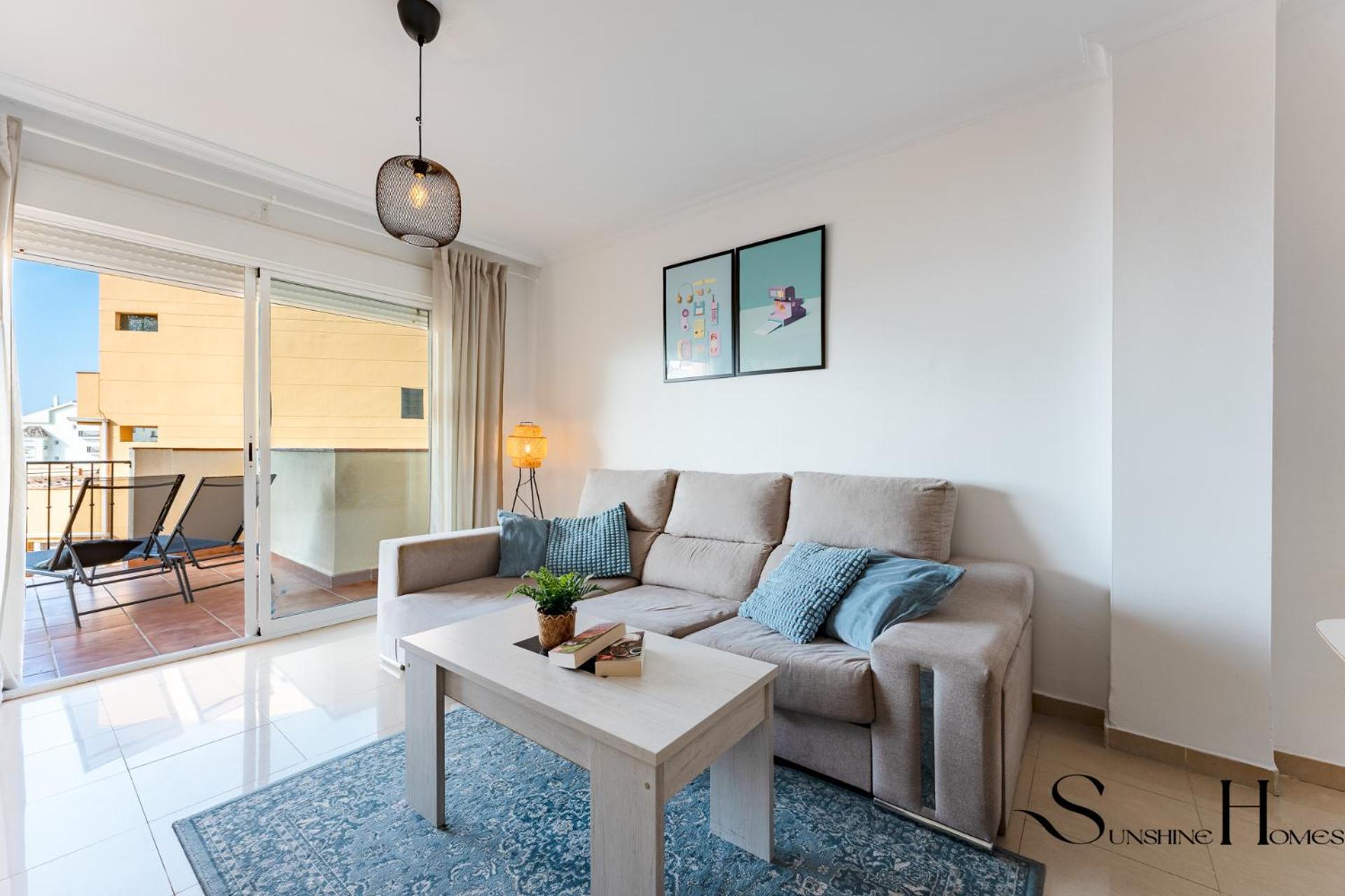 Beachside Retreat With Private Terrace 베날마데나코스타 외부 사진
