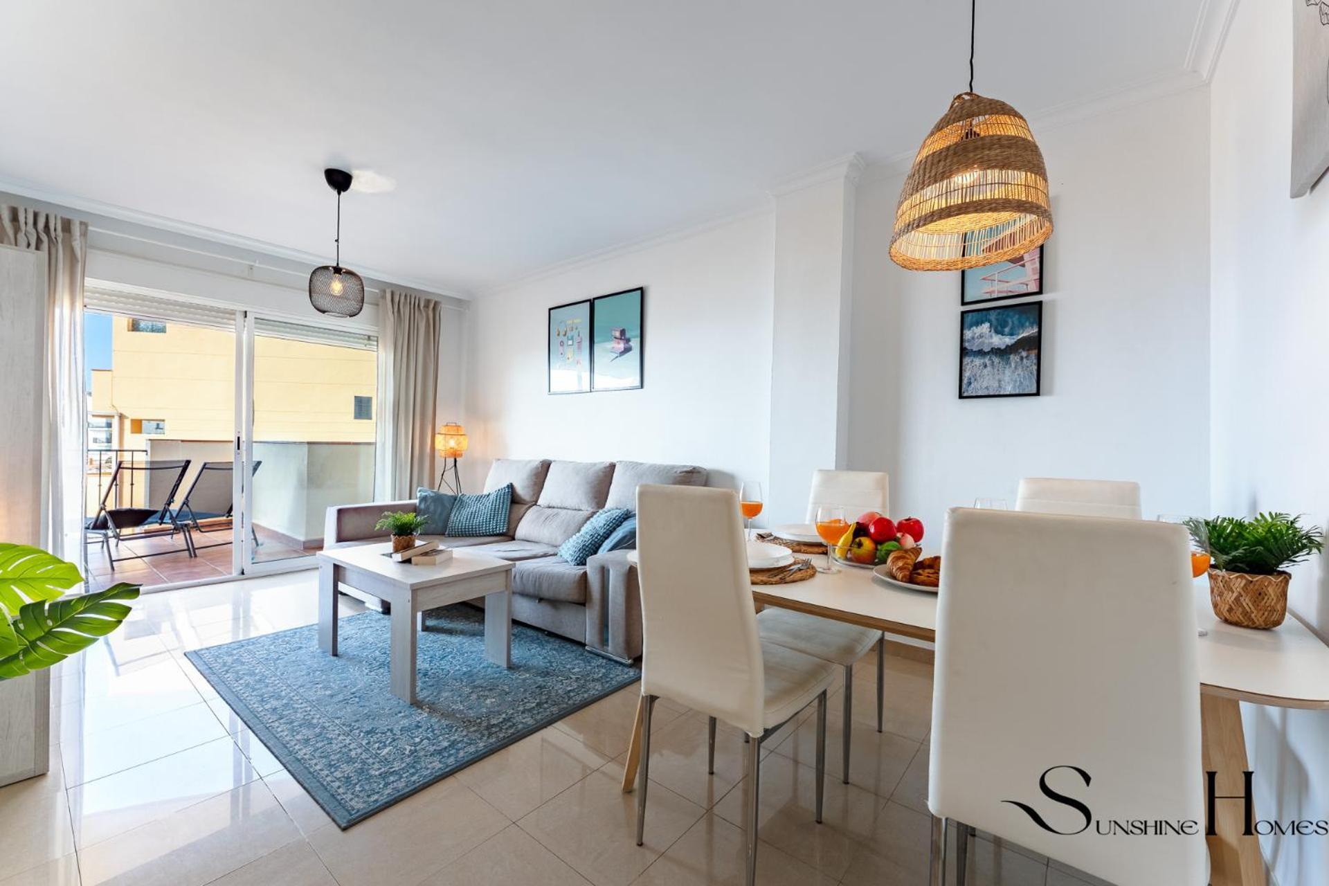 Beachside Retreat With Private Terrace 베날마데나코스타 외부 사진