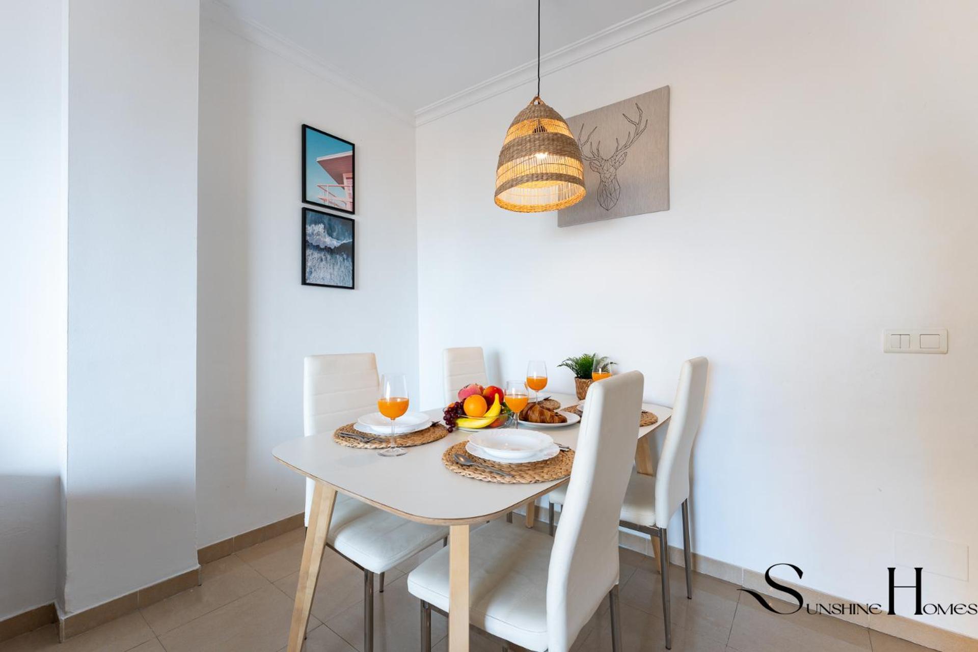 Beachside Retreat With Private Terrace 베날마데나코스타 외부 사진