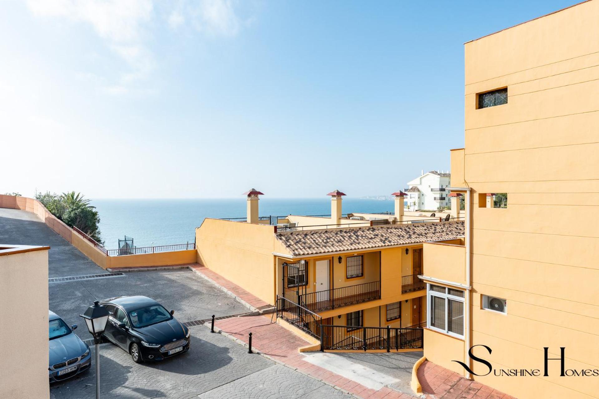 Beachside Retreat With Private Terrace 베날마데나코스타 외부 사진