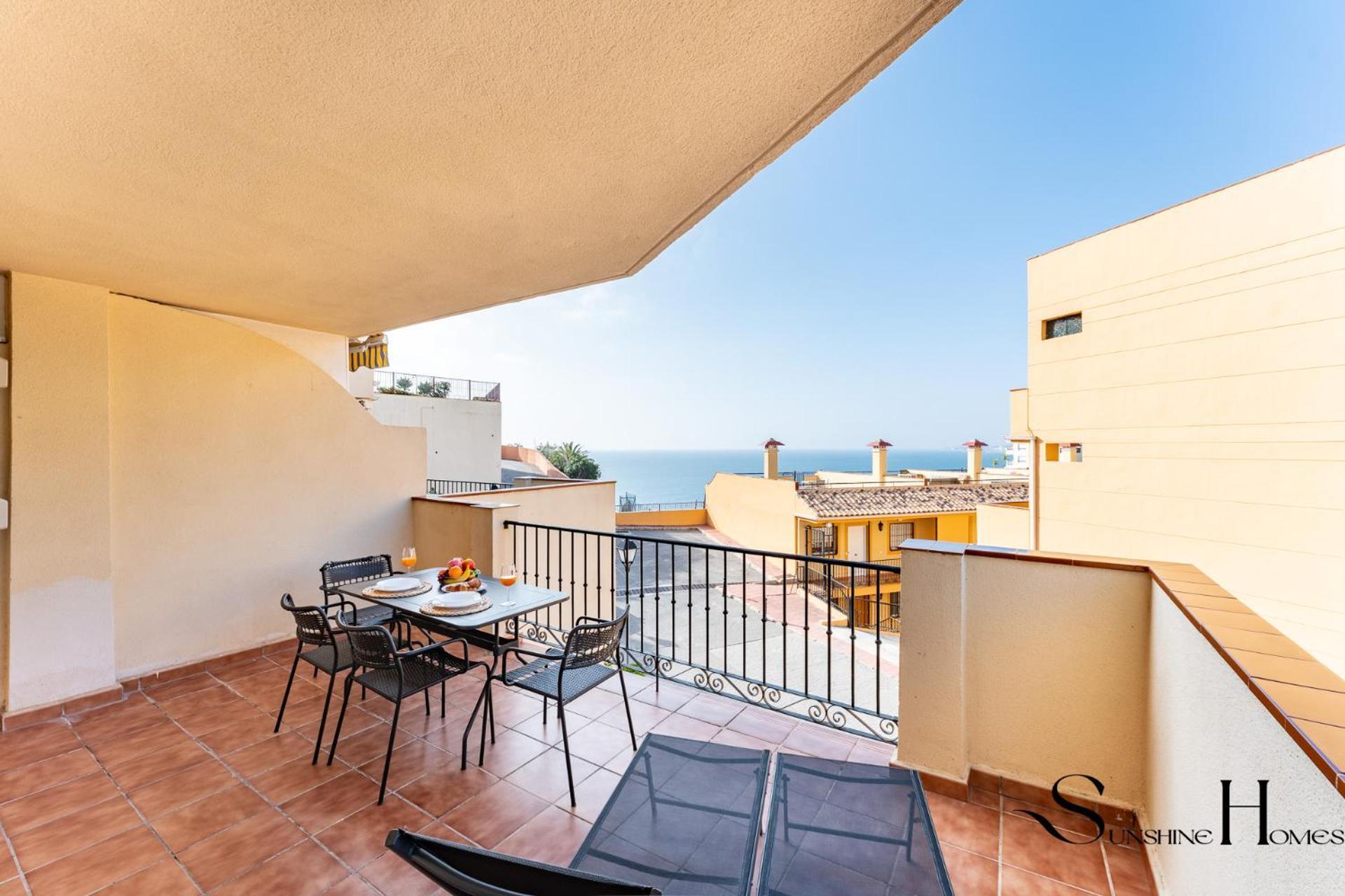 Beachside Retreat With Private Terrace 베날마데나코스타 외부 사진
