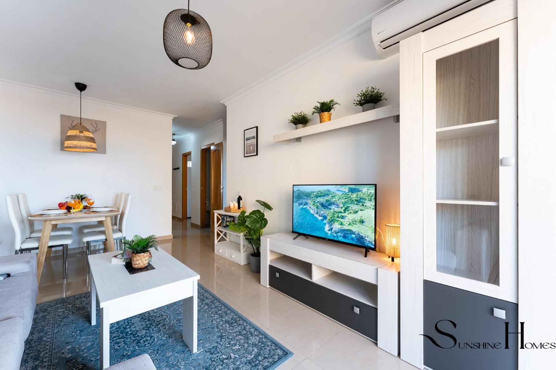 Beachside Retreat With Private Terrace 베날마데나코스타 외부 사진